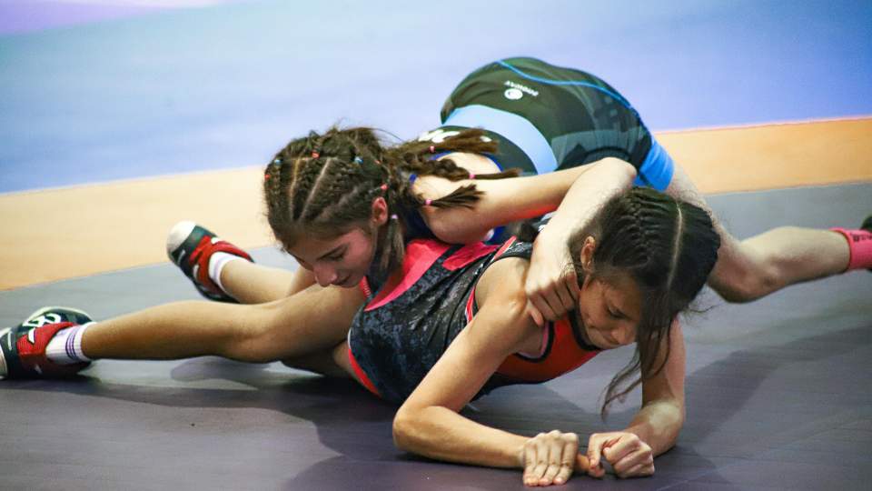 EN PRIMERA JORNADA DE LUCHAS FEMENINA SONORA CONSIGUE ORO Y BRONCE EN ON 2025 